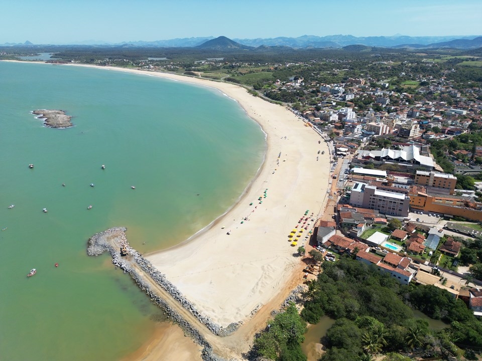 Praia de Meaípe, em Guarapari, Espírito Santo
